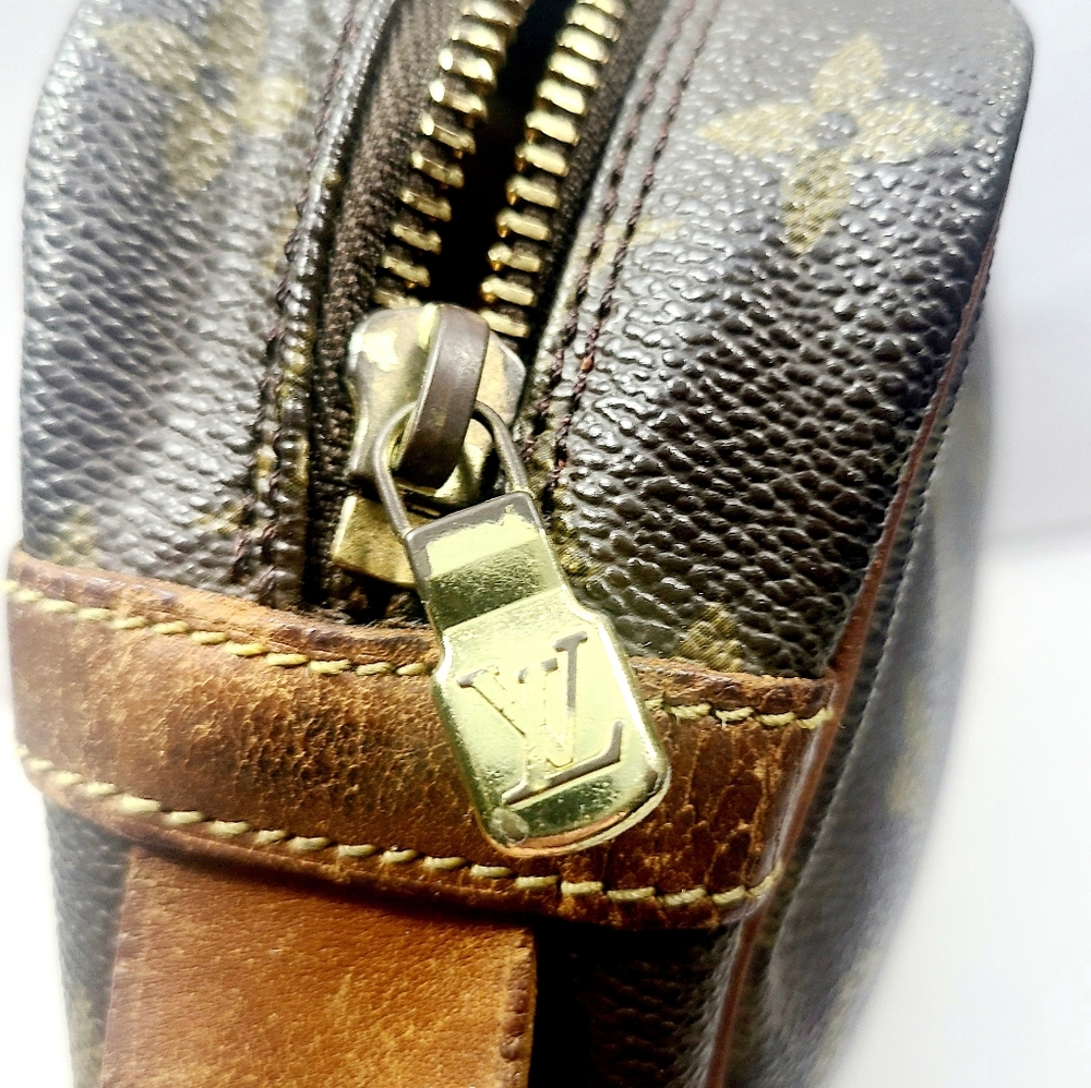 Louis Vuitton Leather Clutch Bag - Picture 4 of 8